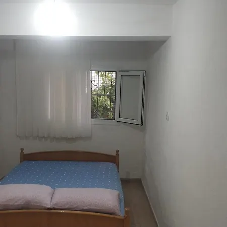Vilă Havuzlu Sitede Bahce Kati Kusadası