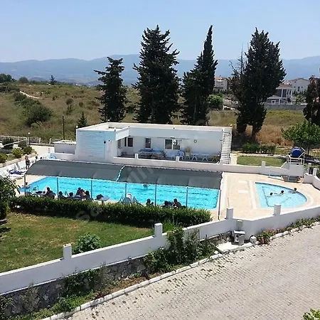Vilă Havuzlu Sitede Bahce Kati Kusadası